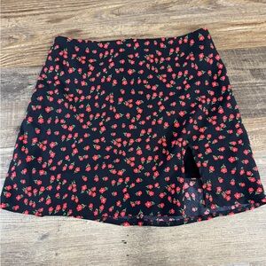 Princess Polly Black Red Floral Mini Skirt Women’s Size 6